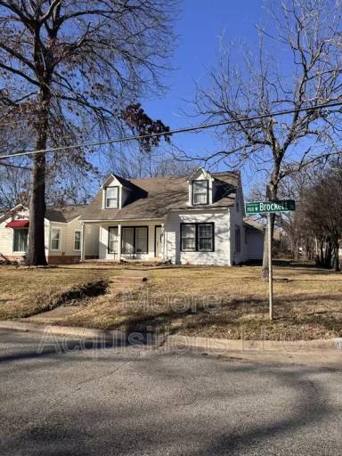 Main picture of 901 W Brockett St