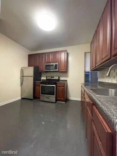 Main picture of 146 Manhattan Ave