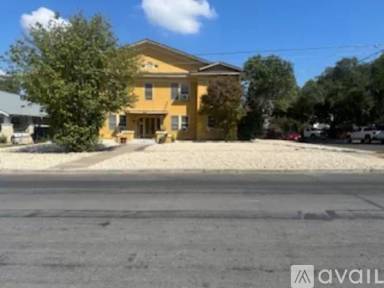 Main picture of 603 W Summit Ave