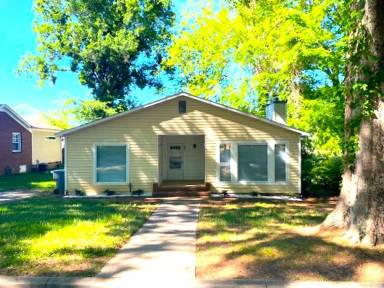 Main picture of 301 Fannie Cir