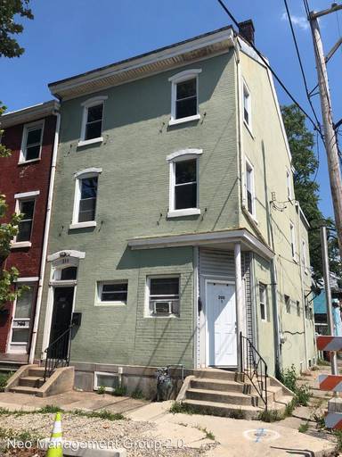 Main picture of 200 Franklin St