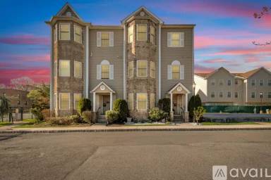 Main picture of 103 S Grove St
