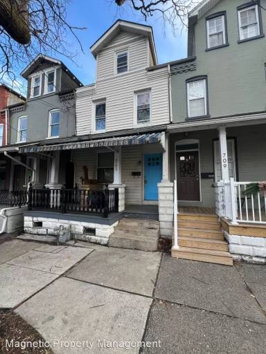 Main picture of 711 N Queen St