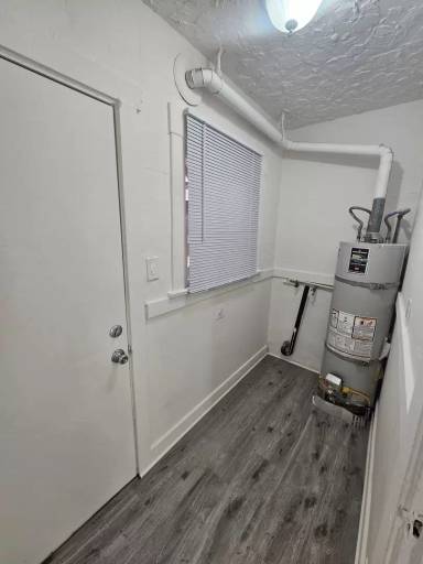Main picture of 524 W 10th St