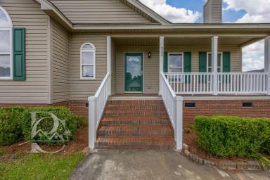 Main picture of 232 Autumnview Ct