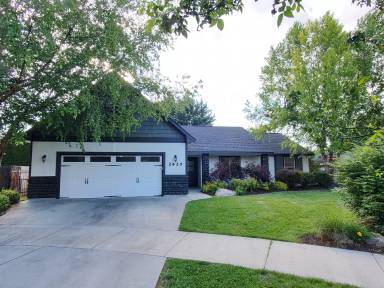 Main picture of 2420 E Clackamas Ct