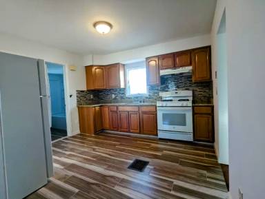 Main picture of 11 Pine St