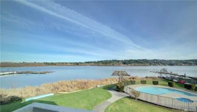 Main picture of 4214 W Lake Sammamish Pkwy NE