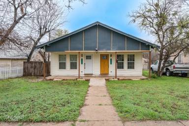 Main picture of 917 Peach St