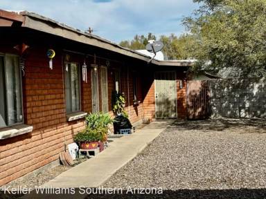 Main picture of 2643 N Dodge Blvd