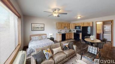 Main picture of 906 N Western Ave