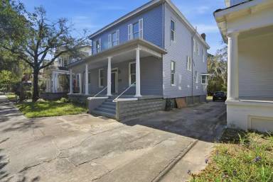 Main picture of 809 E Henry St