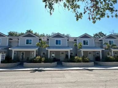 Main picture of 967 13th St W