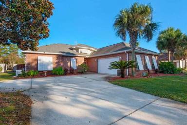 Main picture of 325 Greenwood Way