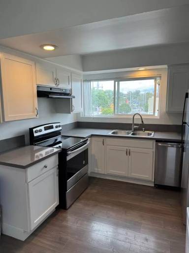 Main picture of 946 W Beach Ave
