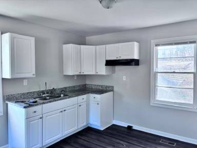 Main picture of 70 Lakeside Dr