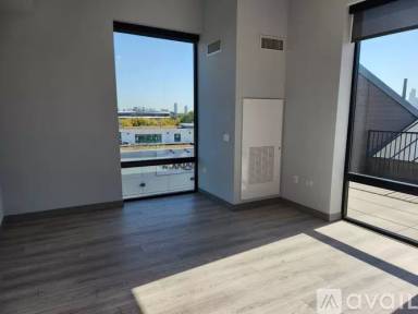Main picture of 2140 N Elston Ave