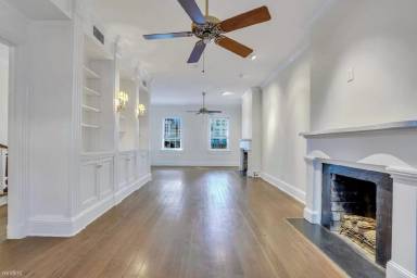 Main picture of 108 E Taylor St