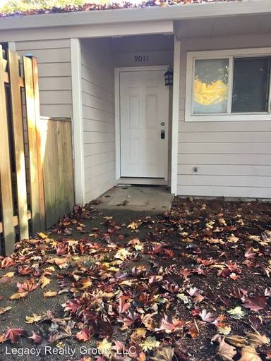 Main picture of 9009 SE Clackamas Rd