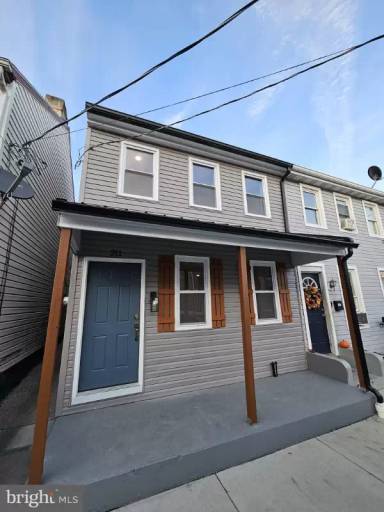 Main picture of 211 S 2nd St