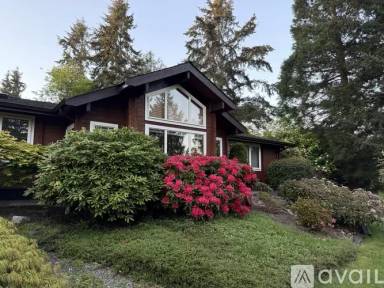 Main picture of 1106 Wing Point Way NE