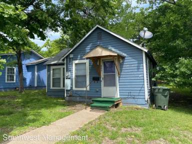 Main picture of 903 W Houston St