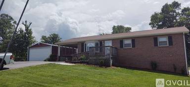 Main picture of 105 Hickory Dr