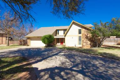 Main picture of 6121 N Lakeway Dr