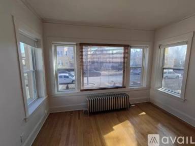 Main picture of 4640 N Avers Ave
