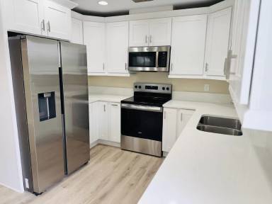 Main picture of 3895 Maple St NE
