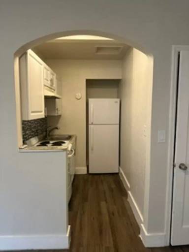 Main picture of 2222 Van Buren St