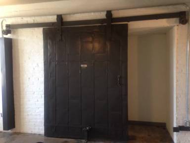 Main picture of 926 Commerce St