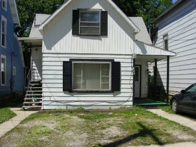 Main picture of 824 W Main St