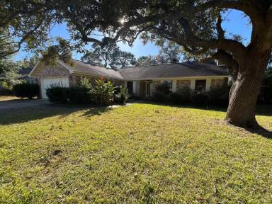Main picture of 3131 Oxford Cir