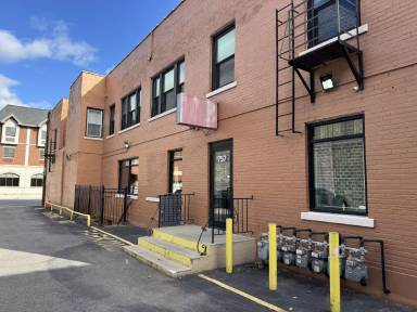 Main picture of 751 W Main St
