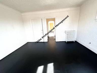 Main picture of 2055 Clements St