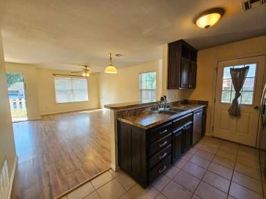 Main picture of 1205 Meadowlake Dr