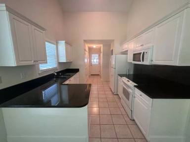 Main picture of 633 N Hampton Rd