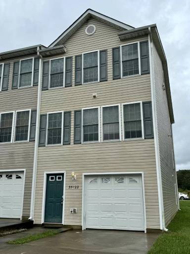 Main picture of 35122 Saba Pl