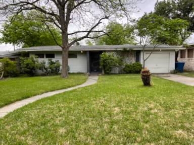 Main picture of 410 Gilbert Ln