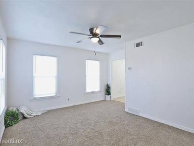 Main picture of 2409 Russell Ave