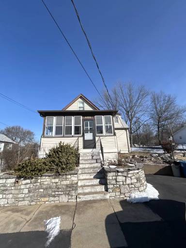 Main picture of 465 Bluff Dr