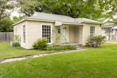 Main picture of 1303 E Avenue G
