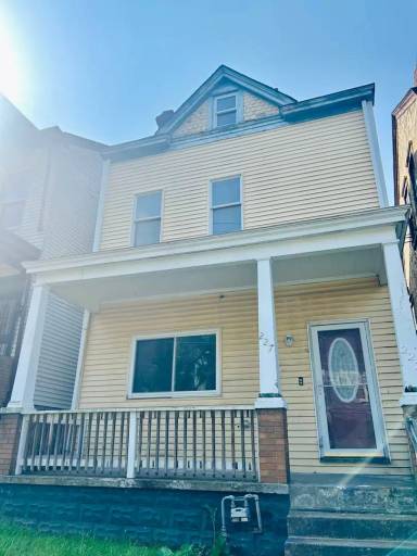 Main picture of 227 W Burgess St