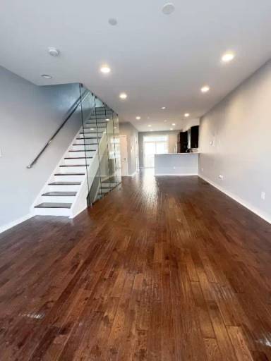 Main picture of 924 N Marshall St