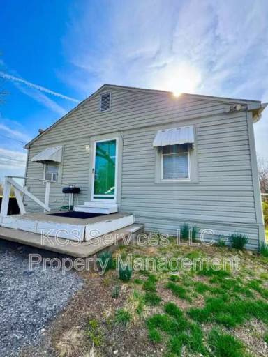Main picture of 6131 NE Vivion Rd