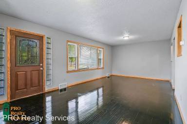 Main picture of 208 2nd St SW