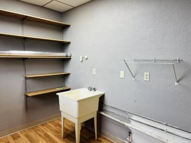 Main picture of 773 W Lincoln Blvd