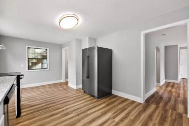 Main picture of 2400 Woodbine Ave