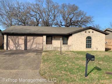 Main picture of 1701 Oak Tree Dr